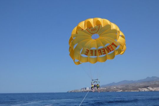 Parasailing flights on the coast of Adeje in Tenerife